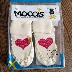 NWT Moccis Warm Heart slippers size EU 24/25